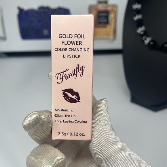 NWT Lipstick Changing color - Picture 1 of 4